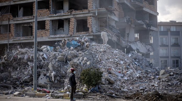 Turquía advierte del riesgo de tsunami tras nuevo sismo de magnitud 6.4
