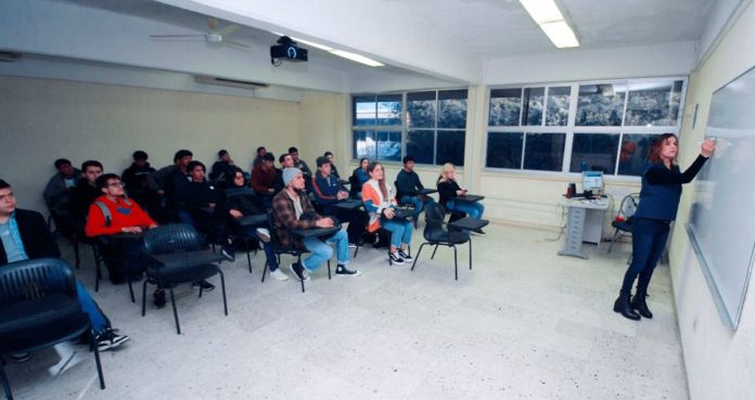 itsonnn-a3e9c868-focus-0-0-1300-866