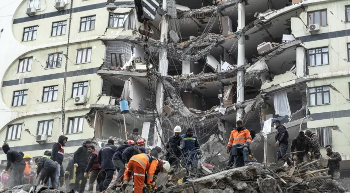 Más de 2 mil 300 muertos por el sismo: al menos mil 498 en Turquía y 851 en Siria