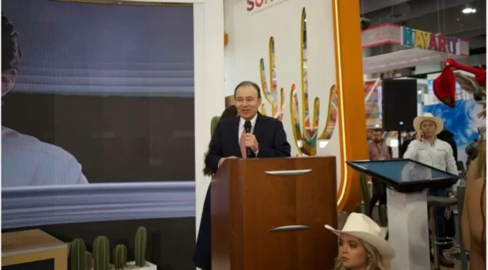 Firma Alfonso Durazo acuerdo con “Cross Border Express”