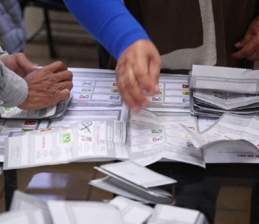 Corte admite a trámite controversia del INE contra plan B electoral