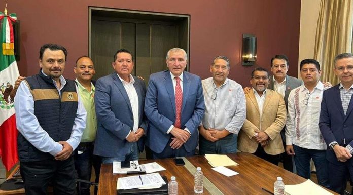 Adán Augusto se reúne con sindicatos del Cecytes