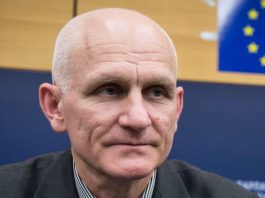 Premio Nobel de Paz es sentenciado a 10 años de prisión