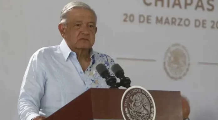 AMLO reprueba quema de figura de Norma Piña en el Zócalo: «hay otras formas de protestar»