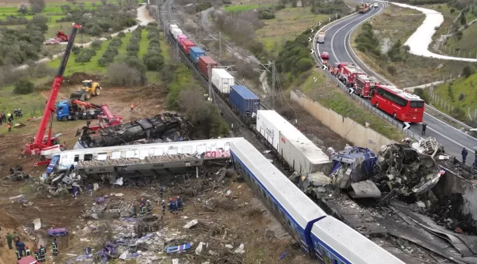 Grecia declara tres días de luto tras la muerte de 36 personas en choque de trenes