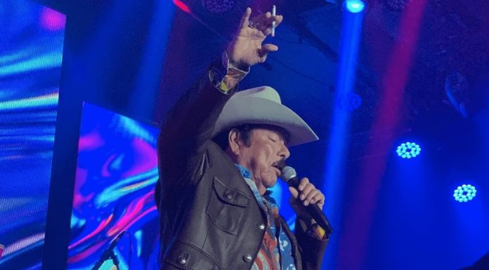 Lalo Mora reaparece tras detención en Los Ángeles