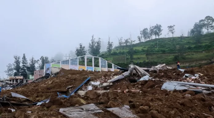 En Ecuador, deslizamiento de tierra deja al menos 16 muertos