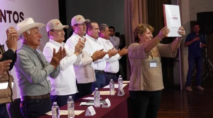 Entrega Alfonso Durazo escrituras y apoyos a los navojoenses