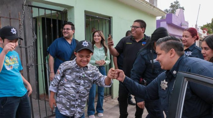 LLEVAN ALEGRÍA POLICÍAS MUNICIPALES A NIÑOS GUERREROS QUE LUCHAN CONTRA EL CÁNCER