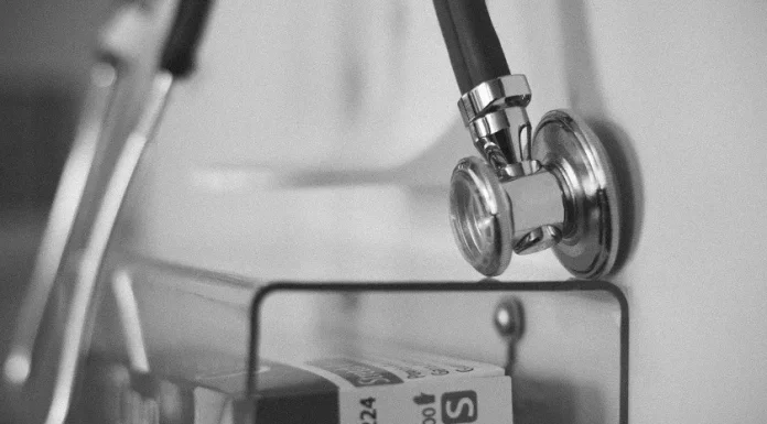 Atraen a 240 médicos especialistas con oferta de doble plaza a Sonora