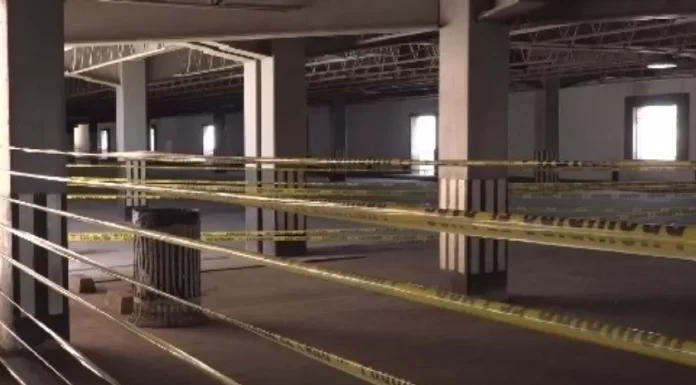 Se fractura techo de estacionamiento de Mercajeme y aislan el inmueble