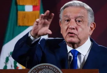 Ya hay 700 médicos cubanos en hospitales de México: AMLO