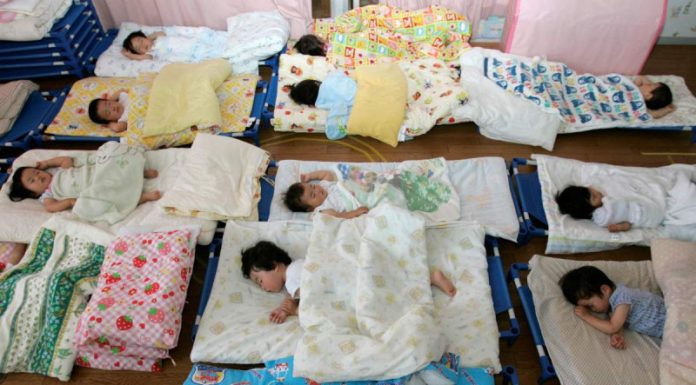 Japón se queda sin niños; se agrava crisis de natalidad y alcanza mínimo histórico