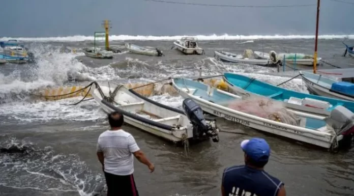 Piden a pescadores tomar precauciones ante ‘Beatriz’