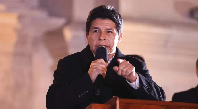 Castillo pide a tribunal que anule su destitución y lo restituya en Presidencia de Perú