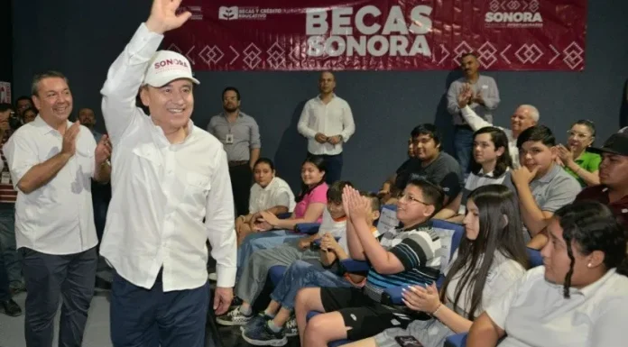 Supervisa Alfonso Durazo obra de desarrollo y entrega escrituras y becas en SLRC