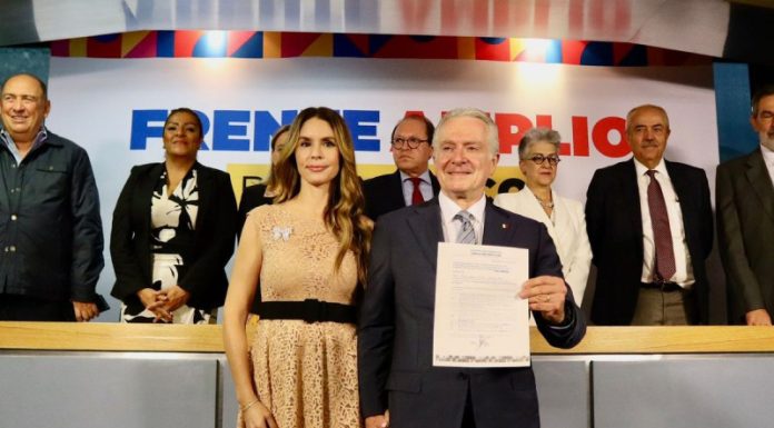 Santiago Creel se registra para buscar candidatura presidencial de la oposición