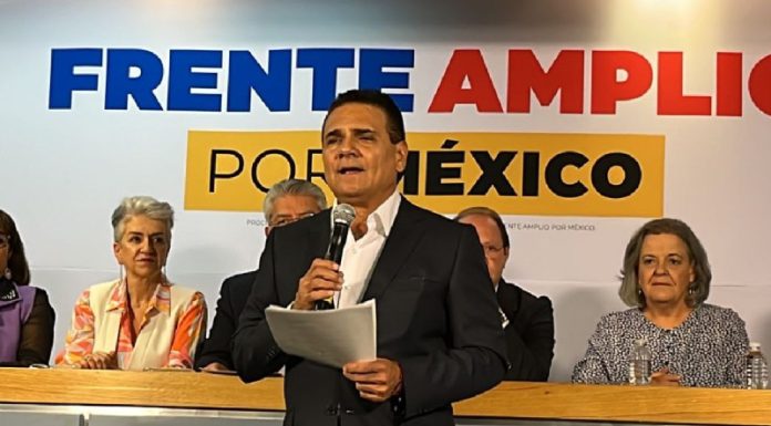 Silvano Aureoles se registra para buscar candidatura presidencial de la oposición