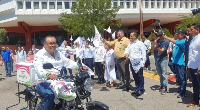 Entrega Durazo motos a empleados del Servicio Postal Mexicano