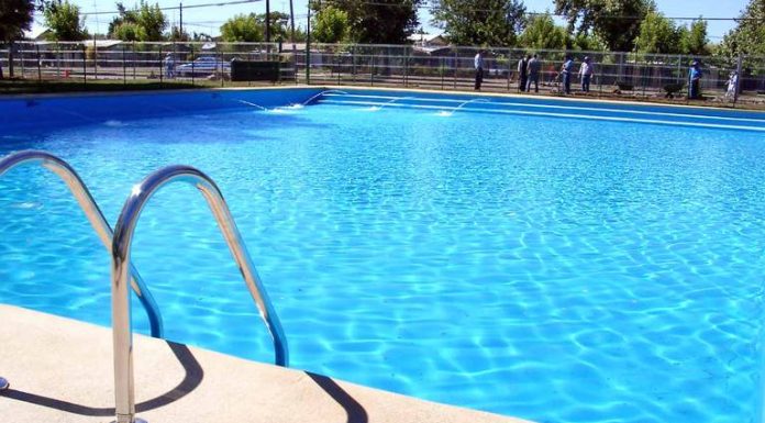 Niño de 3 años cayó a alberca de hotel en Hermosillo; bomberos logran revivirlo
