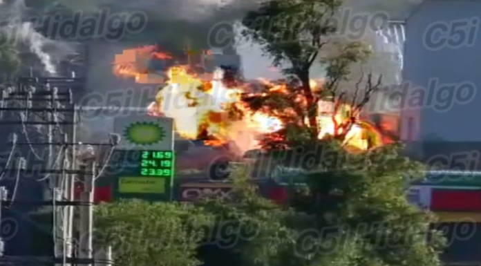Explota pipa mientras abastecía gas natural al interior de una fábrica en Tulancingo