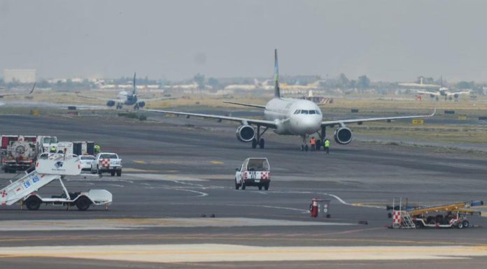 Roban avión de la zona de hangares del AICM