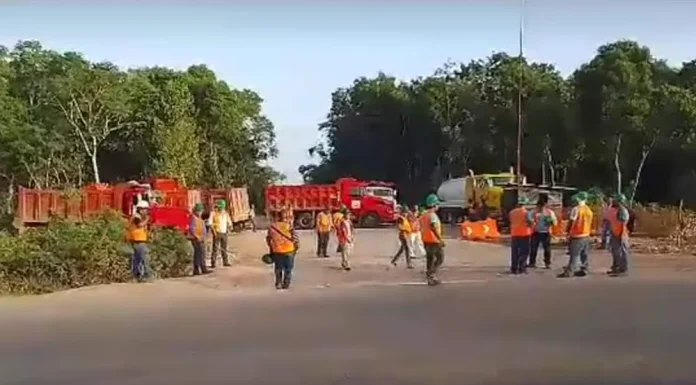 Trabajadores bloquean accesos a obras del Tren Maya; acusan malos tratos