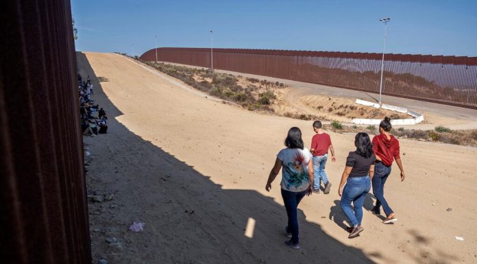 Calor deja cifra récord de migrantes fallecidos en la frontera México-Texas