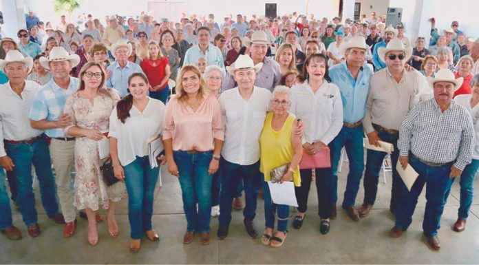 Beneficia Gobernador en salud, becas y seguridad alimentaria