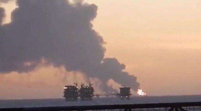 Se incendia plataforma de Pemex en Cantarell