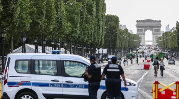 Gobierno francés niega que disturbios sean una revuelta social; “son delincuentes”, asegura
