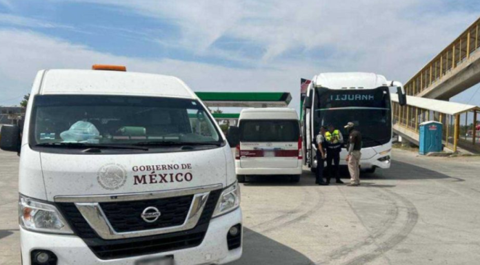 Localizan a 119 migrantes de Guatemala que iban en camión de pasajeros sobre carretera Guaymas-Cajeme