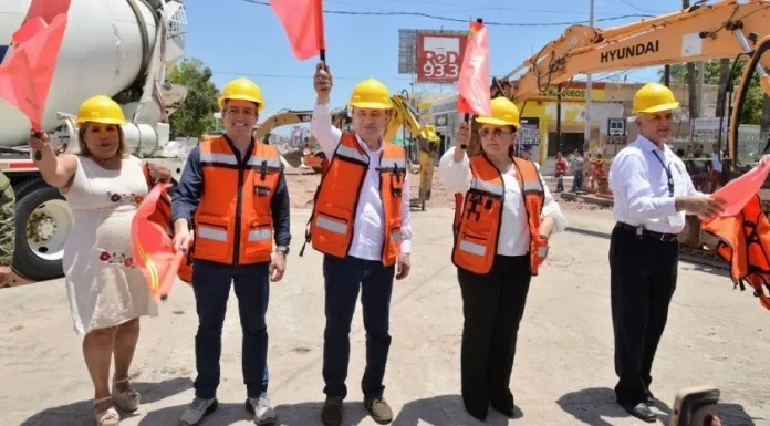Lleva Gobernador de Sonora becas y obras de modernización de vialidades a habitantes de Guaymas