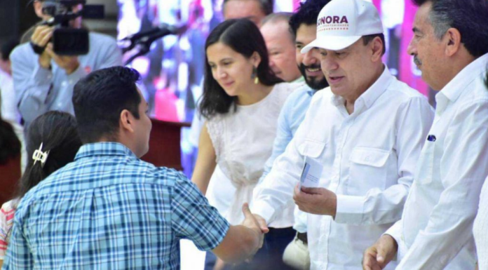 Entrega Alfonso Durazo 42 mdp en becas a 6 mil estudiantes de universidad en Cajeme