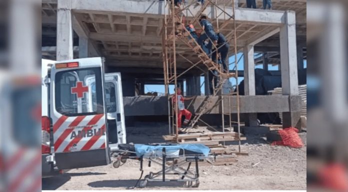 Trabajador cae de una altura de 10 metros en construcción de San Carlos
