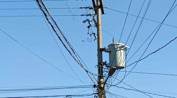En Cajeme se manifiestan por la falta de luz