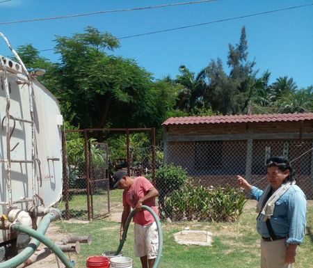 ATIENDE OOMAPAS DE CAJEME CON PIPAS A POBLADORES DEL CAMPO 5 ANTE FALLA EN BOMBA EN POZO DE ESTA POBLACIÓN