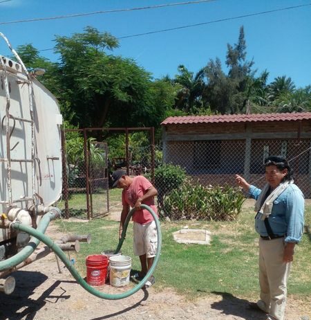 ATIENDE OOMAPAS DE CAJEME CON PIPAS A POBLADORES DEL CAMPO 5 ANTE FALLA EN BOMBA EN POZO DE ESTA POBLACIÓN