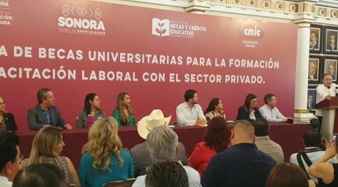 32 jóvenes reciben Becas Universitarias para la Formación y Capacitación Laboral