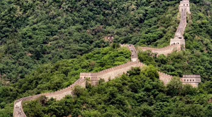 Detienen a dos por abrir hueco en la Gran Muralla China