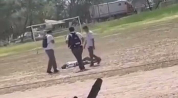 Sancionan a estudiante que ‘noqueó’ a compañero en preparatoria de Cajeme