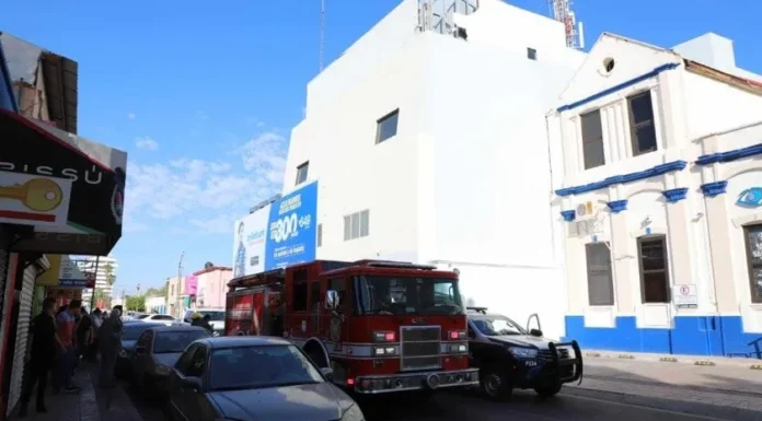 Evacúan a 40 trabajadores de edificio de Telmex por conato de incendio