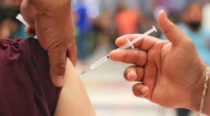 Inicia campaña nacional de vacunación contra influenza y Covid-19