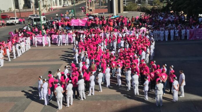 Marchan para sensibilizar sobre el cáncer de mama