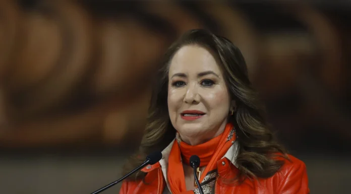UNAM recibe amparo para pronunciarse sobre presunto plagio de Yasmín Esquivel