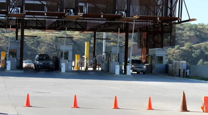 Aseguran empiezan despidos en Puerto Peñasco por cierre de la garita Lukeville-Sonoyta