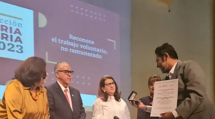 COLECTIVO PUNTO TRES RECIBEN PREMIO NACIONAL DE ACCIÓN VOLUNTARIA