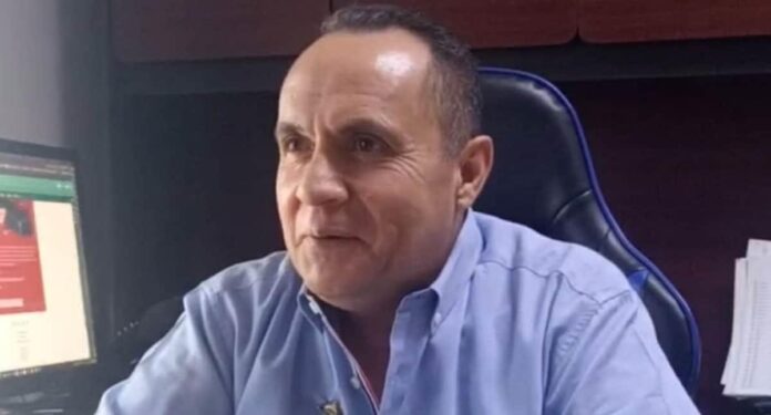 lukevilleluisrey-ceb40608-focus-0-0-1300-865