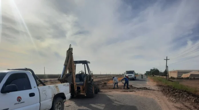 Reparan socavón de la calle 900 en el Valle del Yaqui