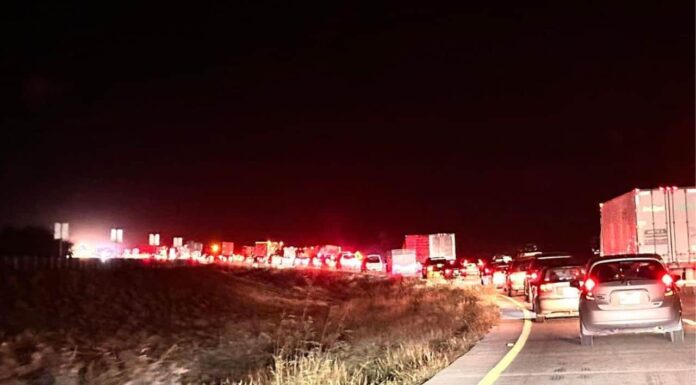 Autoridades estatales agilizan el tráfico vehicular en Vícam